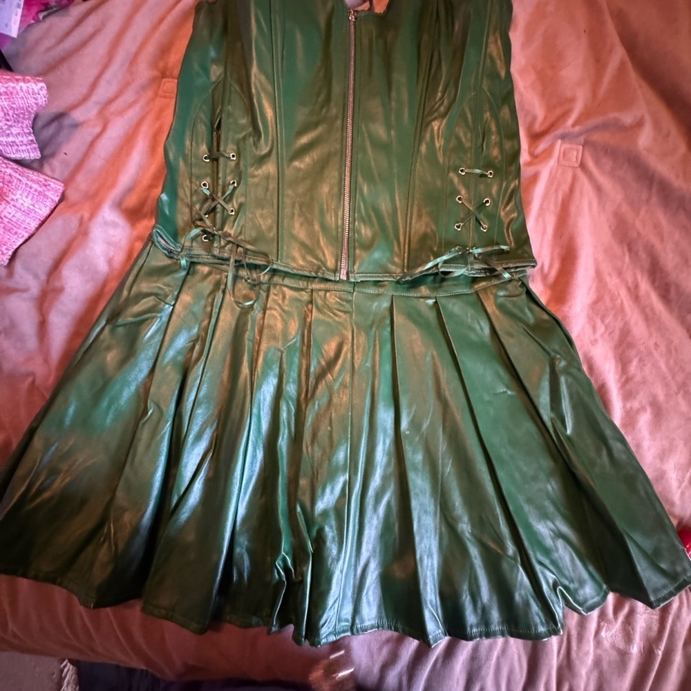 2 piece green Corset and skirt - Picture 4 of 10